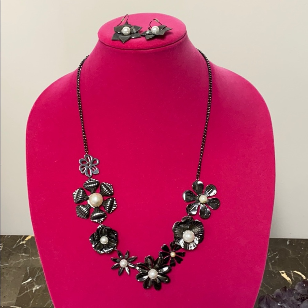 Earrings & necklace NWOT